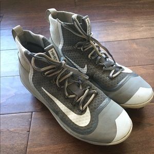 Men’s metal baseball cleats